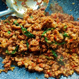 กะเพราหมูสับ(กับข้าว)