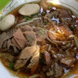 ก๋วยเตี๋ยว เส้นใหญ่หมู ธรรมดา