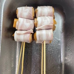 เบคอนพันไส้กรอก