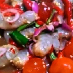ตำเกาเหลากุ้งสดไข่แดง