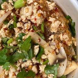 ลาบไก่เส้นแก้ว