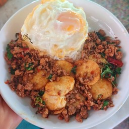 กะเพราหมูสับไข่ดาวเต้าหู้ ราดข้าว