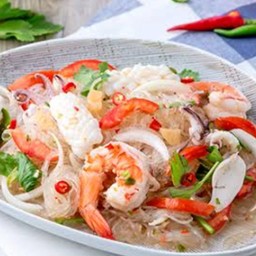 ยำทะเล..มี..กุ้ง_มึก_หอยแมลงภู่_ปูอัด_(พรีวุ้นเส้น_มาม่า) รับอะไรระบุด้วยครับ