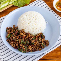 กระเพราหมูสับคั่วแห้ง
