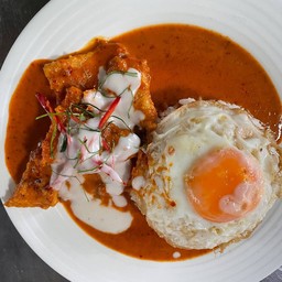 ข้าวราดฉู่ฉี่กุ้ง +ไข่ดาว