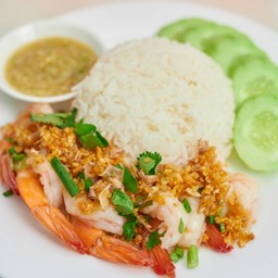 ข้าวราดผัดกระเทียมกรอบ (น้ำจิ้มซีฟู้ด)