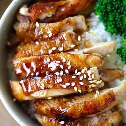 ข้าวหน้าไก่อบซอสเทริยากิญี่ปุ่น