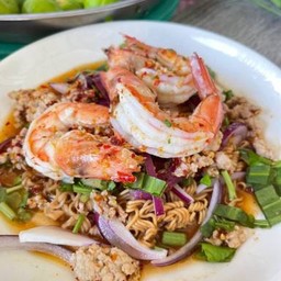 ยำมาม่าหมูสับกุ้ง