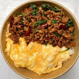 ข้าวไข่ข้น+กะเพรา (เลือกเนื้อสัตว์เองได้)