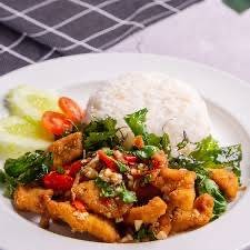 ข้าวกระเพราไก่กรอบ