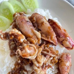 ข้าวหมึกกระเทียมพริกไทย