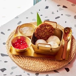 ไอศครีมกะทิสดทรงเครื่อง ฟรีท้อปปิ้ง 3 อย่าง