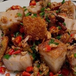 ข้าวหมูกรอบคั่วพริกเกลือ