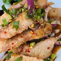 หมูน้ำตก