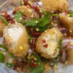 ข้าวยำไก่แซ่บ