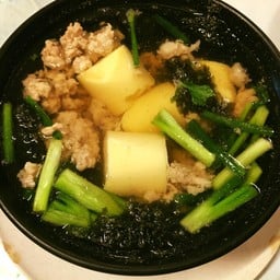 แกงจืดเต้าหู้อ่อนสาหร่ายหมูสับ