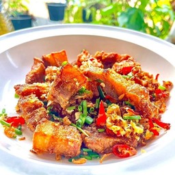 สามชั้นทอดคั่วพริกเกลือกระเทียมหอมเครื่อง
