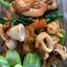 เส้นใหญ่ผัดขี้เมา