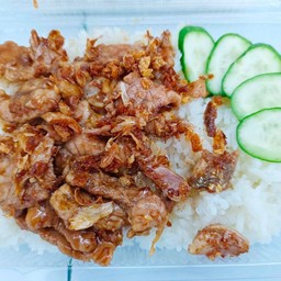ข้าวหมูผัดกระเทียมพริกไทย