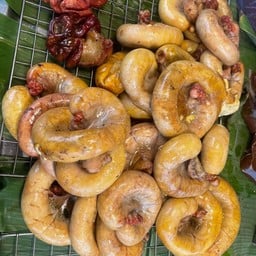 คอหมูย่างไส้ย่างงานนวนคร