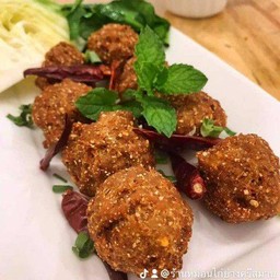 ลาบหมูทอด