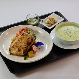 ชุดสเต็กอกไก่ตะไคร้ + ซุปบร็อคโคลี่