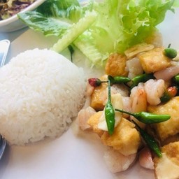 ข้าวราดกุ้งสับ พริกขี้หนูสวน
