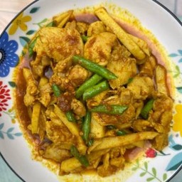 กับข้าวผัดพริกแกงใต้ใส่ถั่วหรือหน่อไม้ (ระบุเนื้อสัตว์)