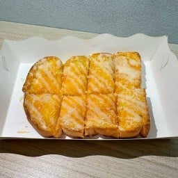 ชาเด็กน้อย (ชานมเย็น ขนมปังปิ้ง )