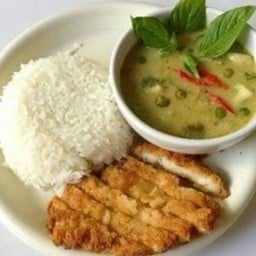 [อร่อยซ่ากับโค้ก] ชุดข้าวไก่ทอดแกงเขียวหวานไก่ +  โค้ก ออริจินัล (ขวด)