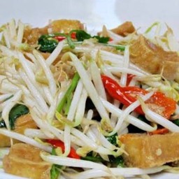 ผัดถั่งงอกไก่สับ