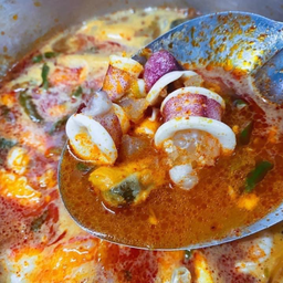 หมึกไข่ต้มยำ