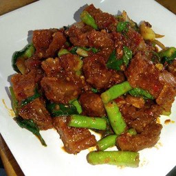 พริกแกงหมูกรอบ