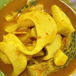 แกงส้มปลานิลยอดมะพร้าว