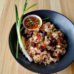 ข้าวผัดเนื้อแดดพริกสด