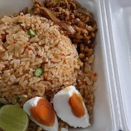 ข้าวผัดน้ำพริกลงเรือ