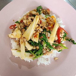 กระเพราใส่ยอดมะพร้าว ราดข้าว