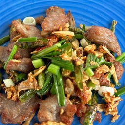 คั่วพริกเกลือหมูนุ่ม (กับข้าว)