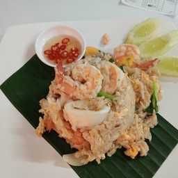 ข้าวผัดทะเล (กุ้ง+หมึก)