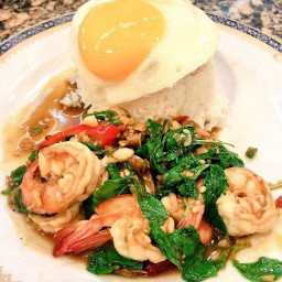 ข้าวกระเพรากุ้ง