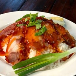 ชายสี่ ตรงข้ามตลาดตุ้งโร่
