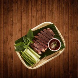 เนื้อไทยเฟรนช์ย่างจิ้มแจ่ว