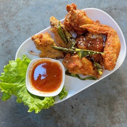 ปีกไก่ทอดน้ำปลา
