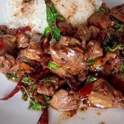 ข้าวกระเพราเครื่องในไก่