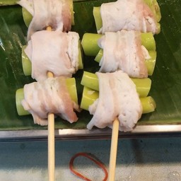 สามชั้นพันพริกหยวก