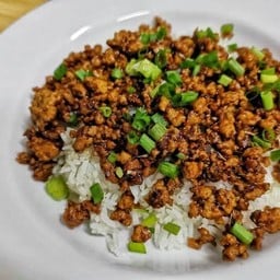 ข้าวเนื้อคั่วกระเทียม
