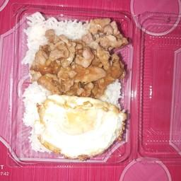 หมูกระเทียมไข่ดาว