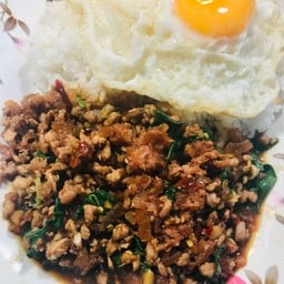 ข้าวราดกะเพราแหนมหมูสับ