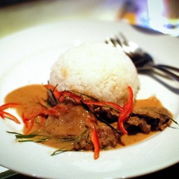 ข้าวพริกแกงพะแนงเนื้อ