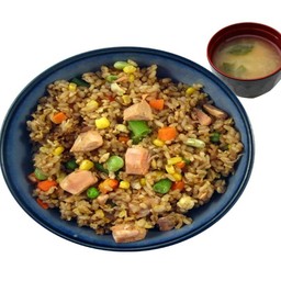 ข้าวผัดแซลมอน